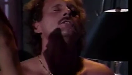 Kıvırcık sarışın ile kıllı kedi sikikleri içinde the yatak odası