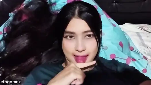 Kahretsin, bu oyuncak ne kadar lezzetli, yarağımı em