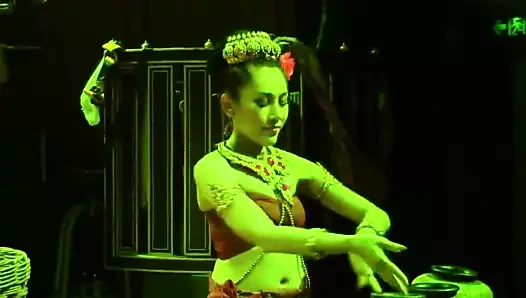 Sevimli asyalı dans yok porno