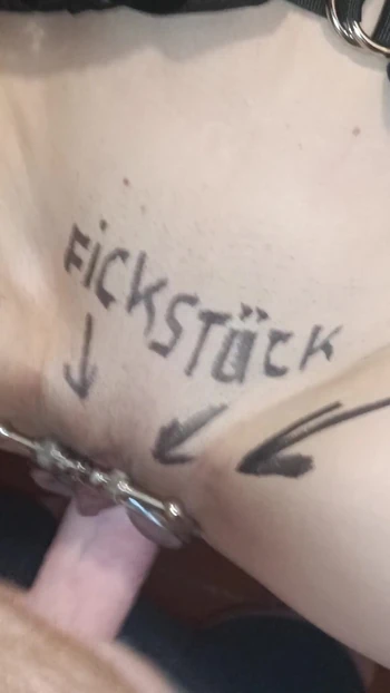 Эпический момент из "Стали раздвинул киску. Исправленную милфу трахают"