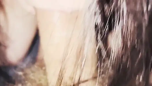 Kayınvalidem dudaklarımı okşuyor ve ben onun yüzünde