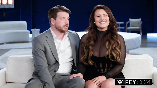 Evli kadın muhteşem tombul ateşli evli kadın Lacy en iyi grup seks sürprizi için gözleri bağlı