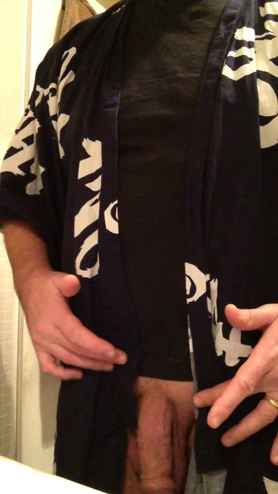 Kimono içinde rahatlamış