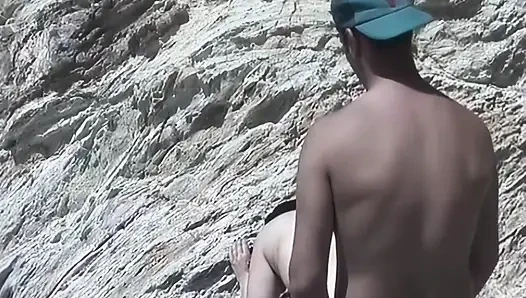 Orta yaşlı seksi kadın genç Türk adam tarafından sikiliyor