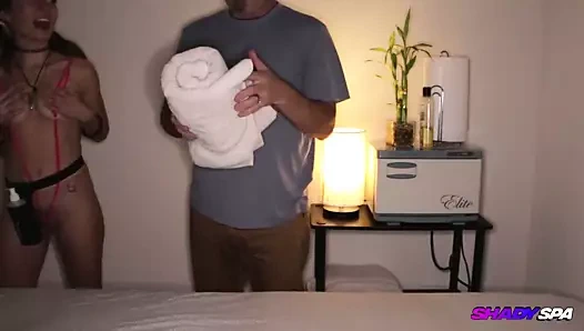 Bailey itibaren shady spa verir bir inanılmaz oral seks