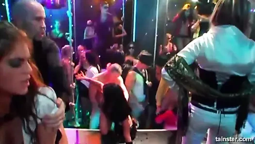 Biseksüel porno cuties kahrolası içinde kamu