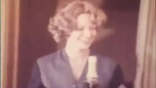 Kız berbat ve gerçekten büyük bir çük (1970'ler vintage) sikikleri