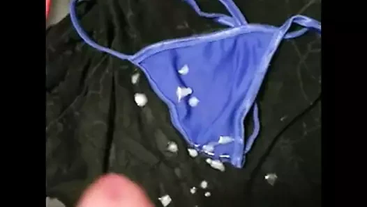 Külotumu ve sweatshirt'ümü aldım ve onları cum ile doldurdum!