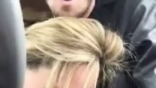 sarışın emmek horoz içinde bir araba