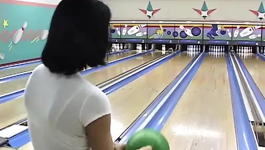 Bu çıplak bovling aklını oluğa sokacak