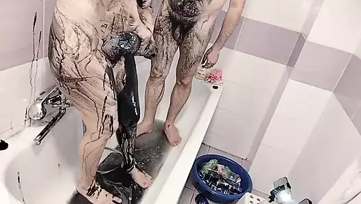 Amatör çift banyo yapıyor, kıllı amcıklı evli kadın, büyük göt, büyük memeler.