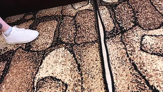 Ayak fetişi spor ayakkabı çoraplı ve çıplak ayaklar /sfw