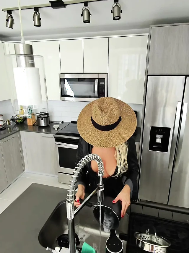 Üvey annemin her seferinde tantaly bir seks bebeğiyle sikiştiğini test ettim!