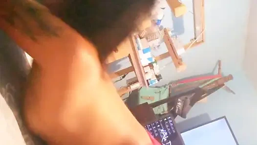 Erkek arkadaşım beni kaydetmeyi seviyor, ben ona çok duyusal dans ediyorum ve sonunda onun istediği gibi çoklu orgazm oluyorum