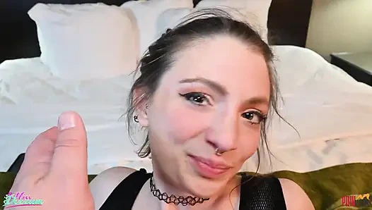 Dölleniyor ve kız arkadaşımı sikmeye devam et