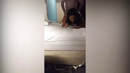 Kız arkadaşım çılgınca deneyimli bir şişman penisten boşalıyor.