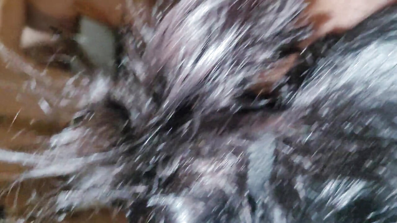 Üvey kız kardeş gırtlağına kadar sakso çekiyor, Mounth'ta boşalıyor