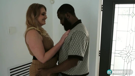 51 yaşındaki Tayler tüm deliklerini kızının veriyor