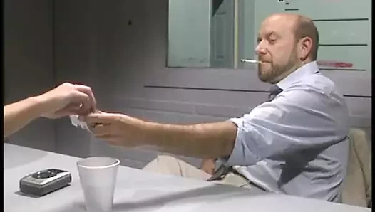 Güzel memeli ateşli sarışın hatun amına dildo ve götüne parmak sokuyor