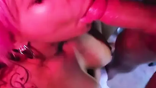 Babam dolapta göğüslerimin her yerine boşalıyor