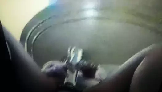 Kim Mastürbasyon ile dev yapay penis ve vibratör