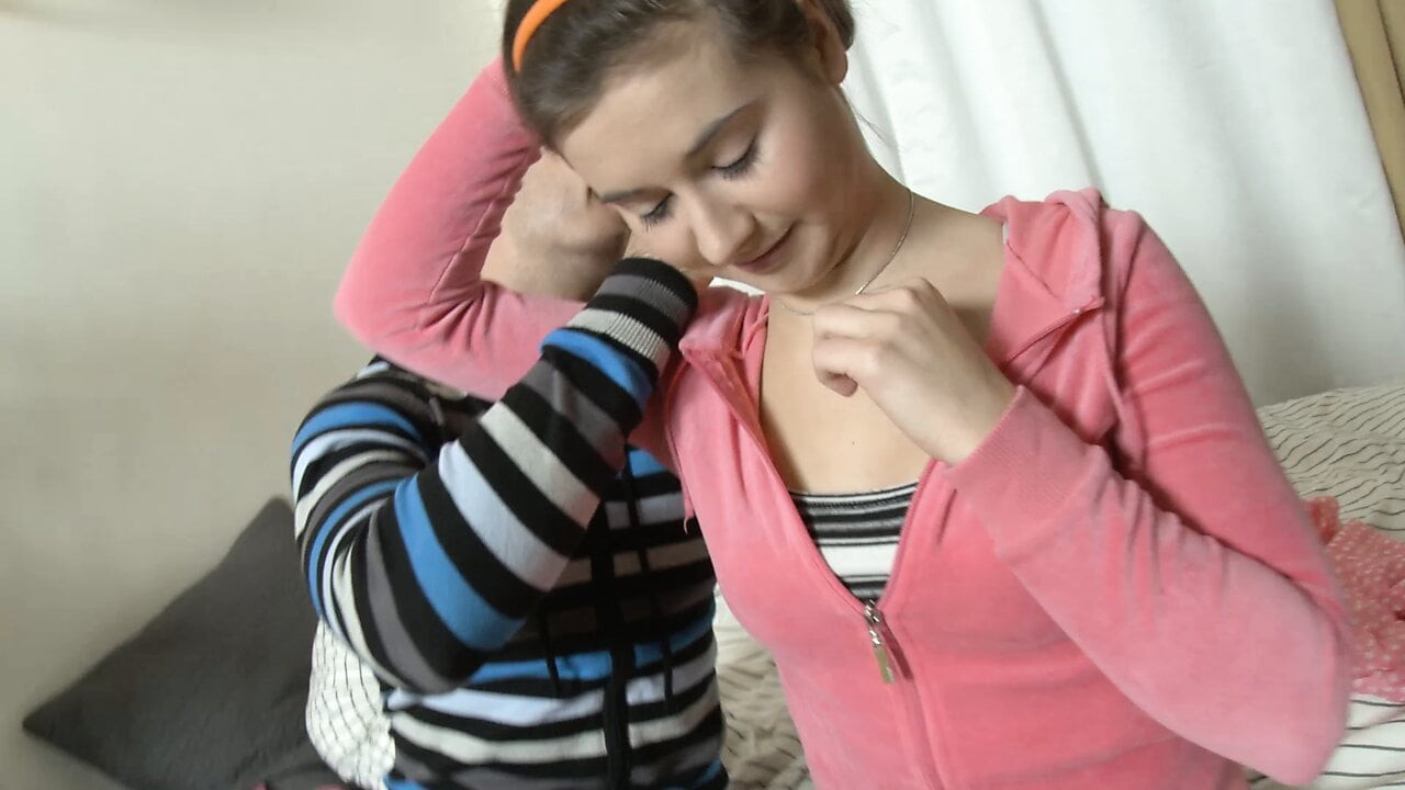 İlk anal Creampie için büyük labia genç vika