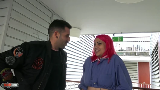 Yaramaz komşu Nala merdiven boşluğunda sikiliyor