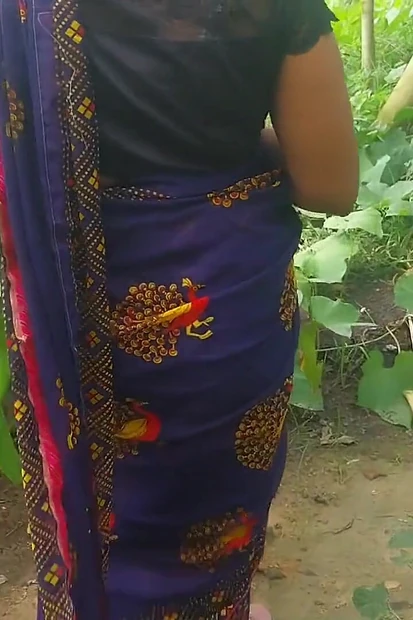 Pooja Bhabhi за пределами сада, горячее видео траха