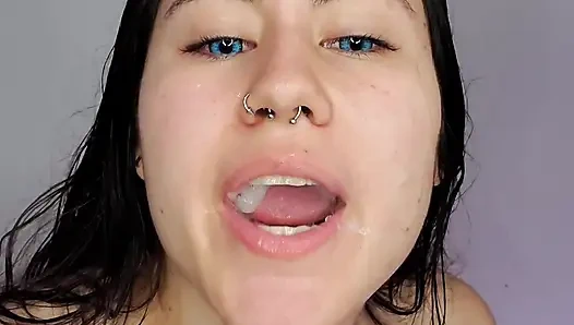 Çok susamıştım, bu yüzden ağzıma işemesini istedim, hepsini yuttum! çiş ve döl yutma