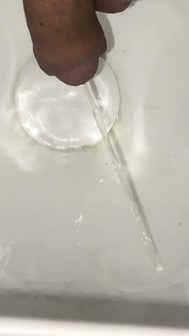 Gerçekten ateş gibi bir sikim var ve içine bir delik açmaya çalışıyorum, tüm o gazı içine boşaltmak için