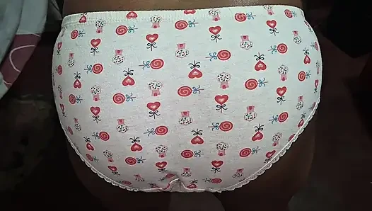 İri göğüslü Asyalı orta yaşlı seksi kadın süper ateşli video