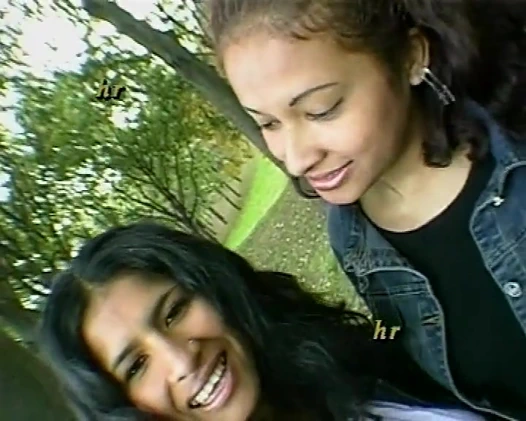 İtalya'daki göçmen kızlar para için yanıp sönüyor ve sikişiyor