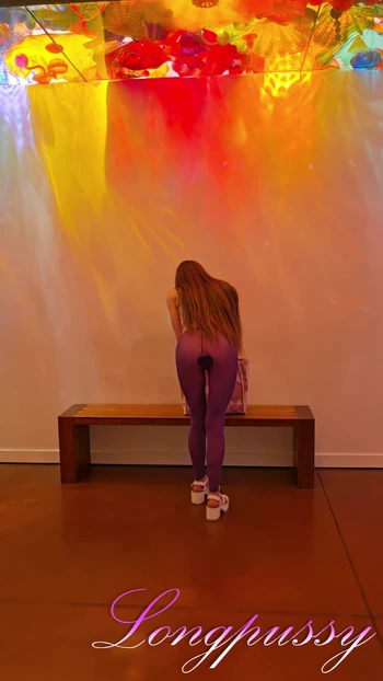 Женская форма - это искусство.