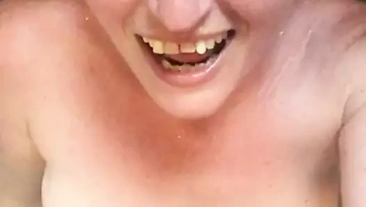 30. 420 kiloluk bir adama, banyoda masturbasyon yaparken onu becermeyi ne kadar çok istediğimi anlatan bir video gönderdim.