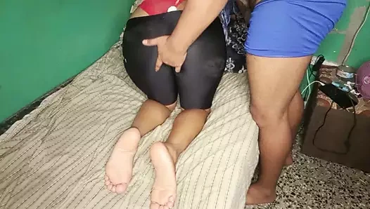 Lycra'da evli kadın gavat kocası gelmeden önce onu dört ayak üstünde sikmesine izin veriyor