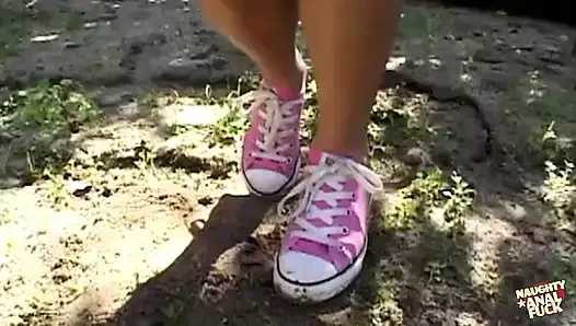 Evli adam götünü dölle doldurmadan önce sarışın tatlı kızı baştan çıkarmadan edemiyor