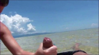 Sarışın plaj sürtük sikikleri ve berbat erkek arkadaş üzerinde plaj