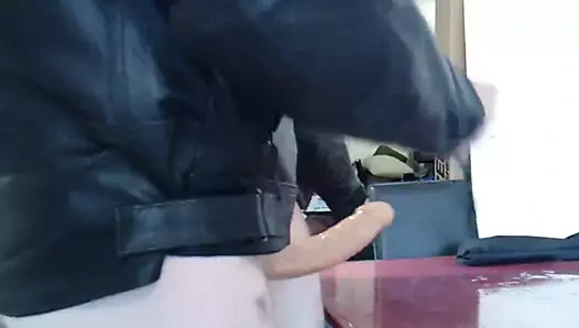 2 adam lanet gerçek horoz ve büyük kayışlı yapay penis