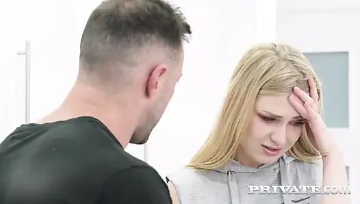 Hannah Vivienne spor salonunda sert sikiliyor