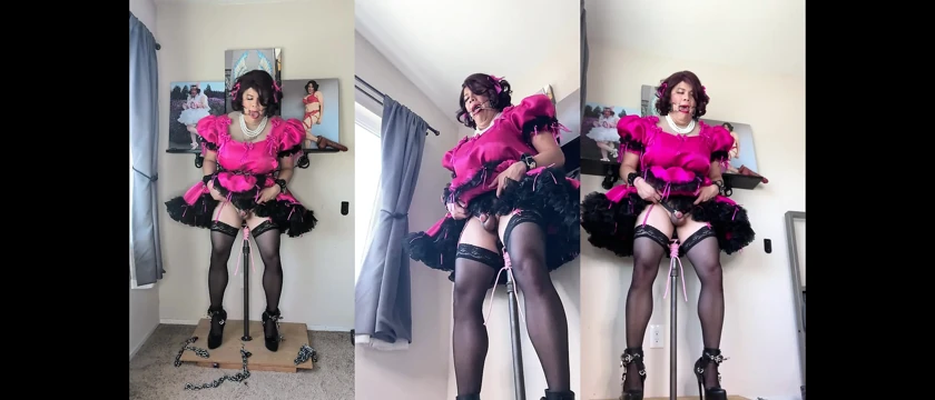 Pembe kadın kılıklı hizmetçi Candy dildo standına kilitlendi ve direğine biniyor