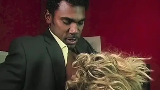 Ağzımda, kıllı amcığımda götümde zenci seviyorum