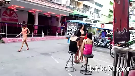 Soi 6 ladyboy pook bar bir sıcak düşük sezon öğleden sonra