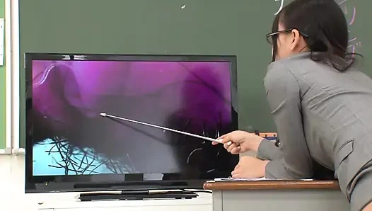 Ateşli öğretmen 2 öğrenci tarafından sikiliyor