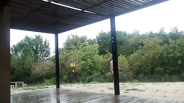 Yağmurda sergileme