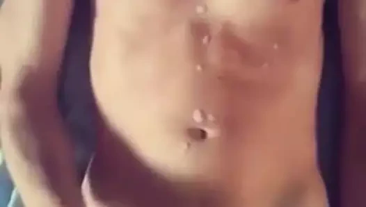 Twink krikolar kapalı ve harika boşalan.