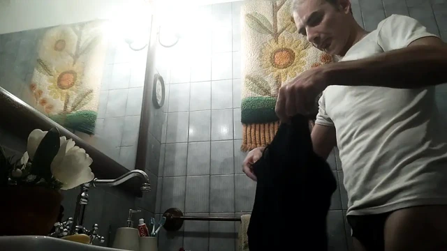 Banyoda çıplak dahi