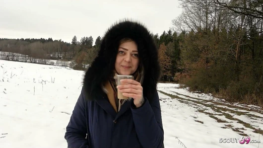 Alman genç kaltak konuştu içine riskli kamu pov oral seks tarafından yabancı