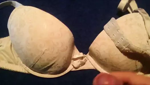 Sütyen boşalması 2