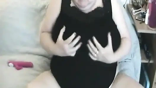 Biraz yalnız eğlencenin tadını çıkarıyor