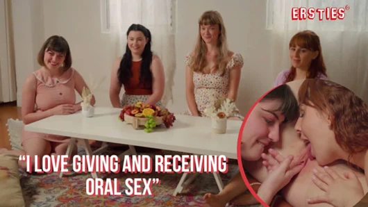 Ersties - lezbiyen dörtlü seks ateşli oral seksin tadını çıkarıyor